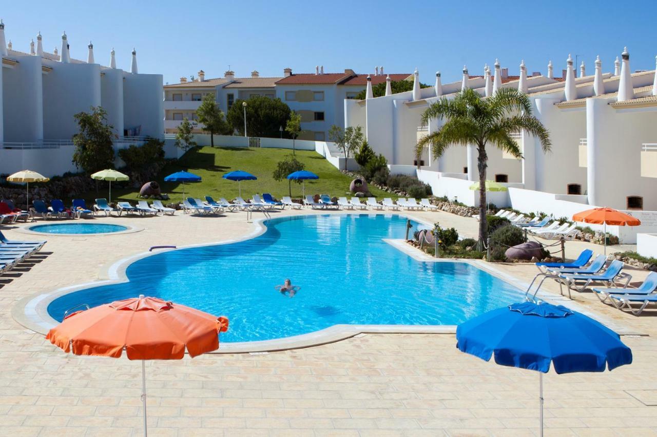 Apartamentos A Ramos: Beachfront Condos with Pool and Modern Amenities Albufeira Exterior photo
