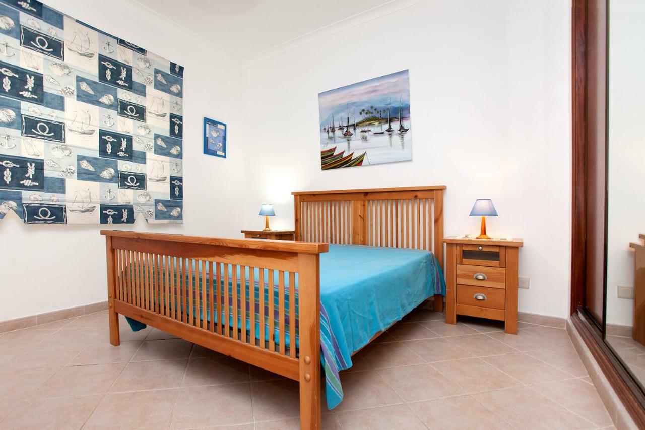 Apartamentos A Ramos: Beachfront Condos with Pool and Modern Amenities Albufeira Exterior photo