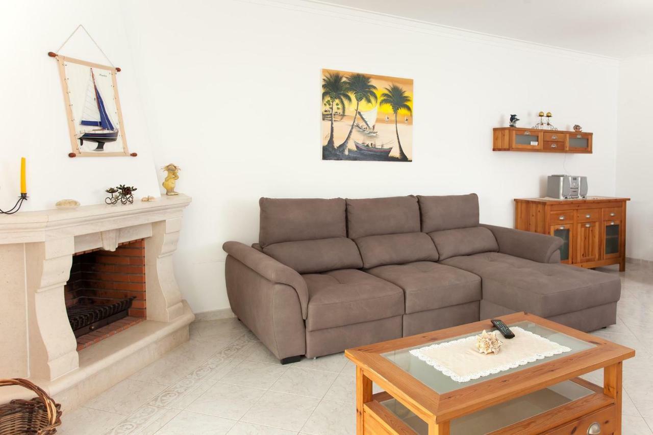 Apartamentos A Ramos: Beachfront Condos with Pool and Modern Amenities Albufeira Exterior photo