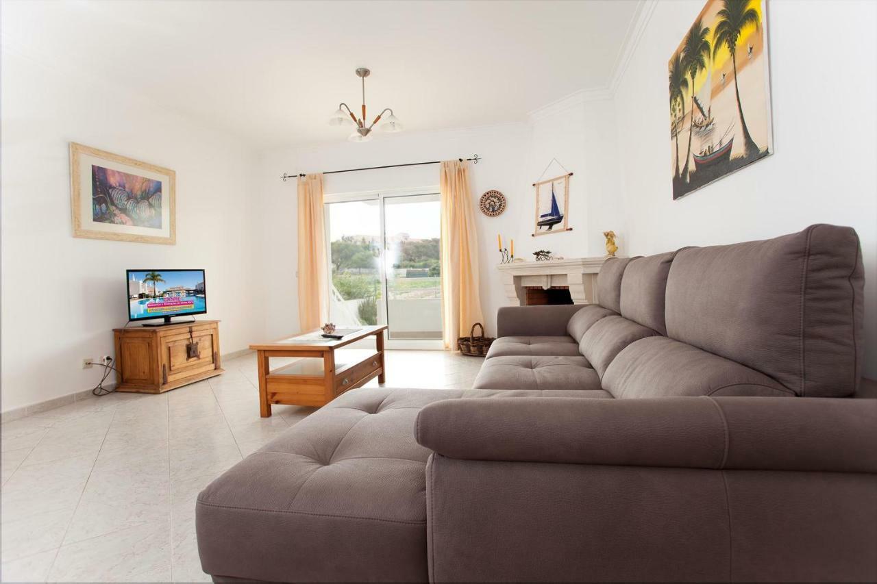 Apartamentos A Ramos: Beachfront Condos with Pool and Modern Amenities Albufeira Exterior photo