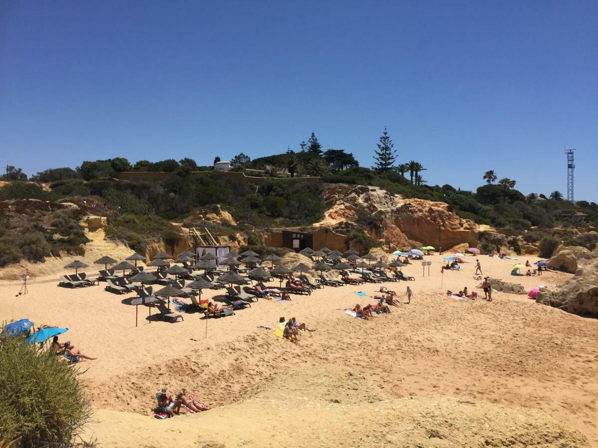 Apartamentos A Ramos: Beachfront Condos with Pool and Modern Amenities Albufeira Exterior photo