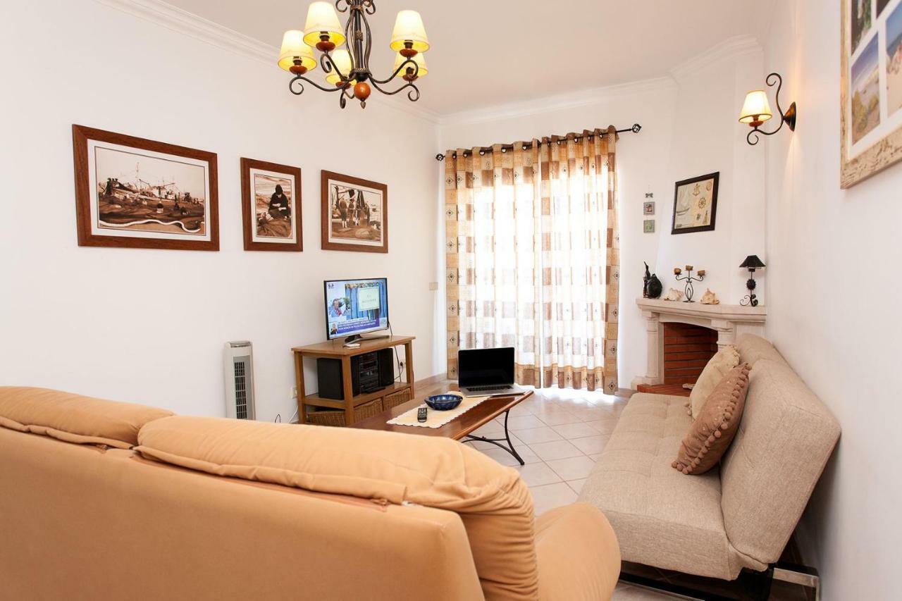 Apartamentos A Ramos: Beachfront Condos with Pool and Modern Amenities Albufeira Exterior photo